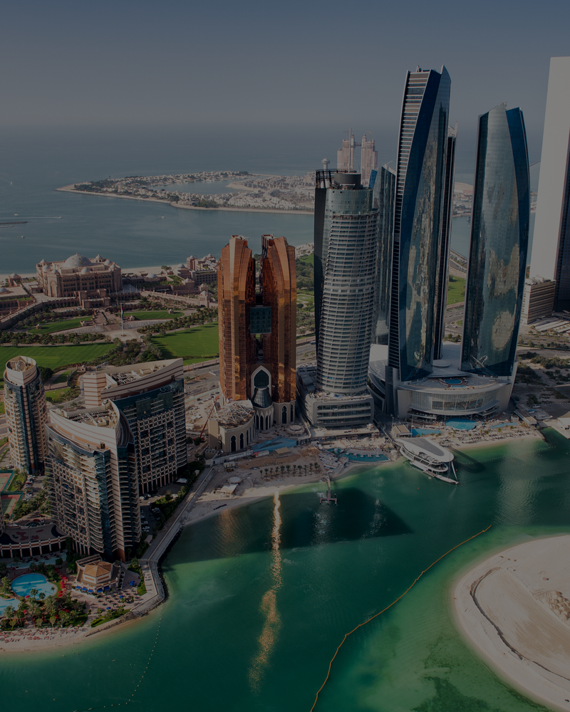 Né à Abu Dhabi