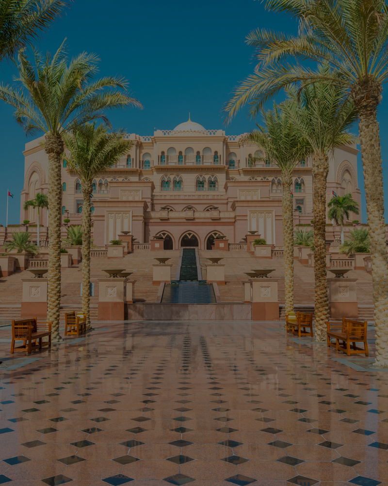Né à Abu Dhabi